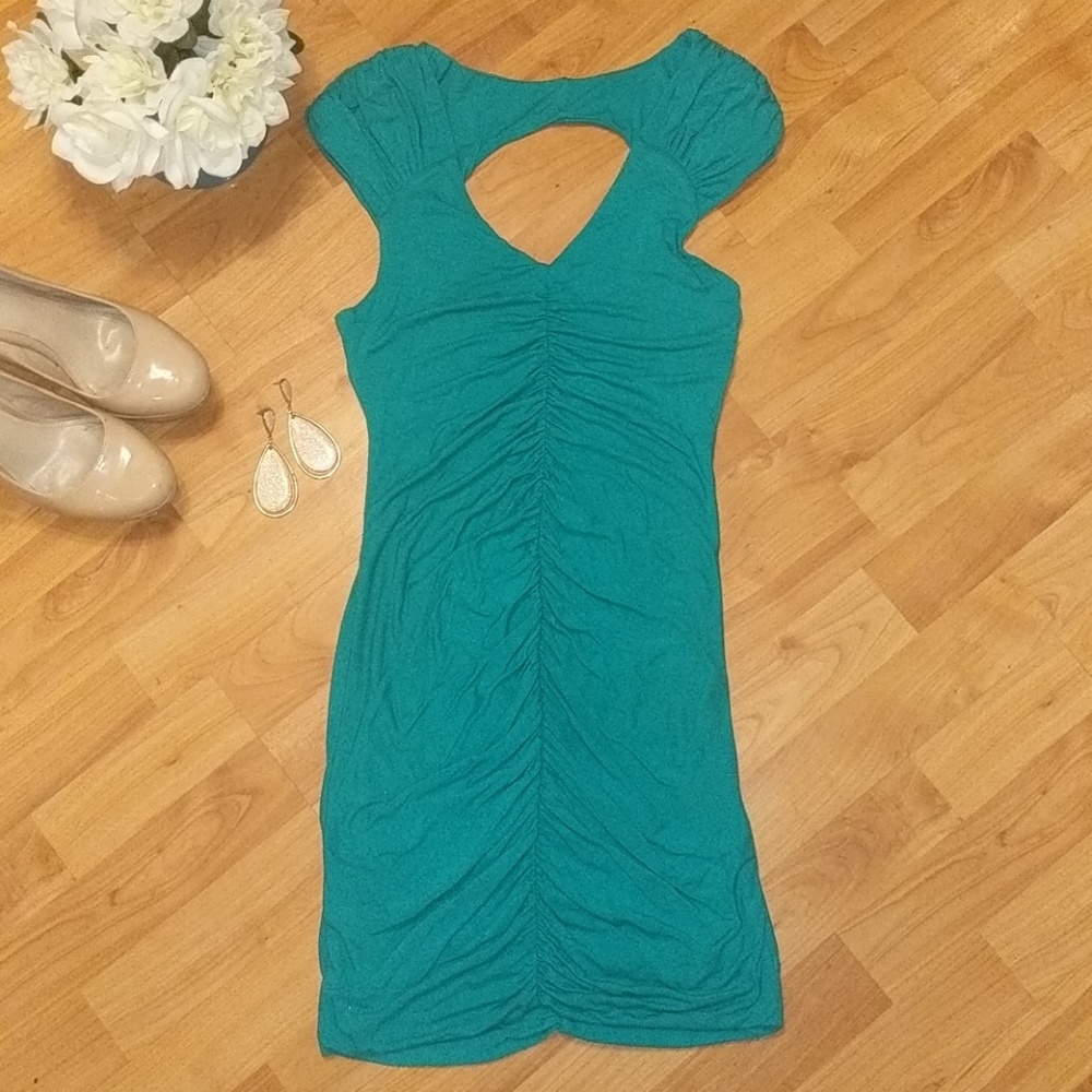 bebe - ruched cap sleeve open back mini dress
